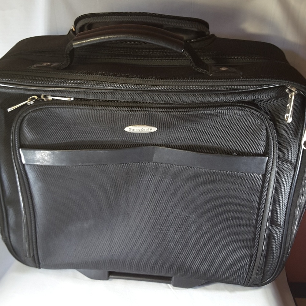 Samsonite Computer Luggage Traveler Bag With Wheel Gem